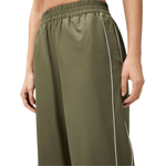 CALCA-HERING-SC3H-VERDE-MILITAR-DETALHES.png